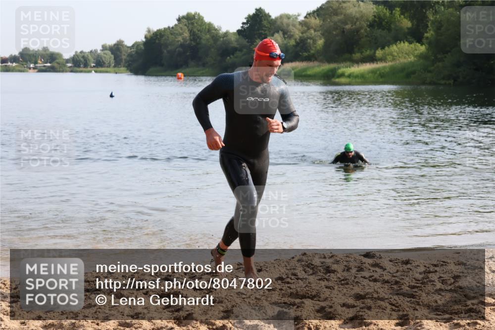 15.06.2025 - 27. Vierlanden-Triathlon Lena Gebhardt http://msf.ph/oto/8047802 15.06.2025 08:53:11 Schwimmen 133, 169 meine-sportfotos.de