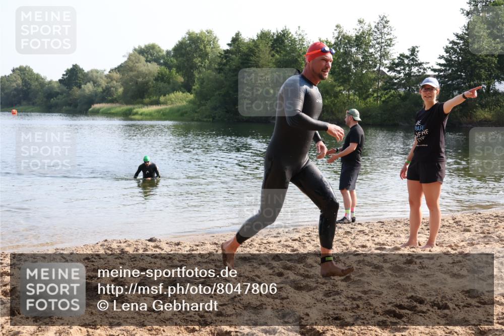 15.06.2025 - 27. Vierlanden-Triathlon Lena Gebhardt http://msf.ph/oto/8047806 15.06.2025 08:53:12 Schwimmen 133, 169 meine-sportfotos.de