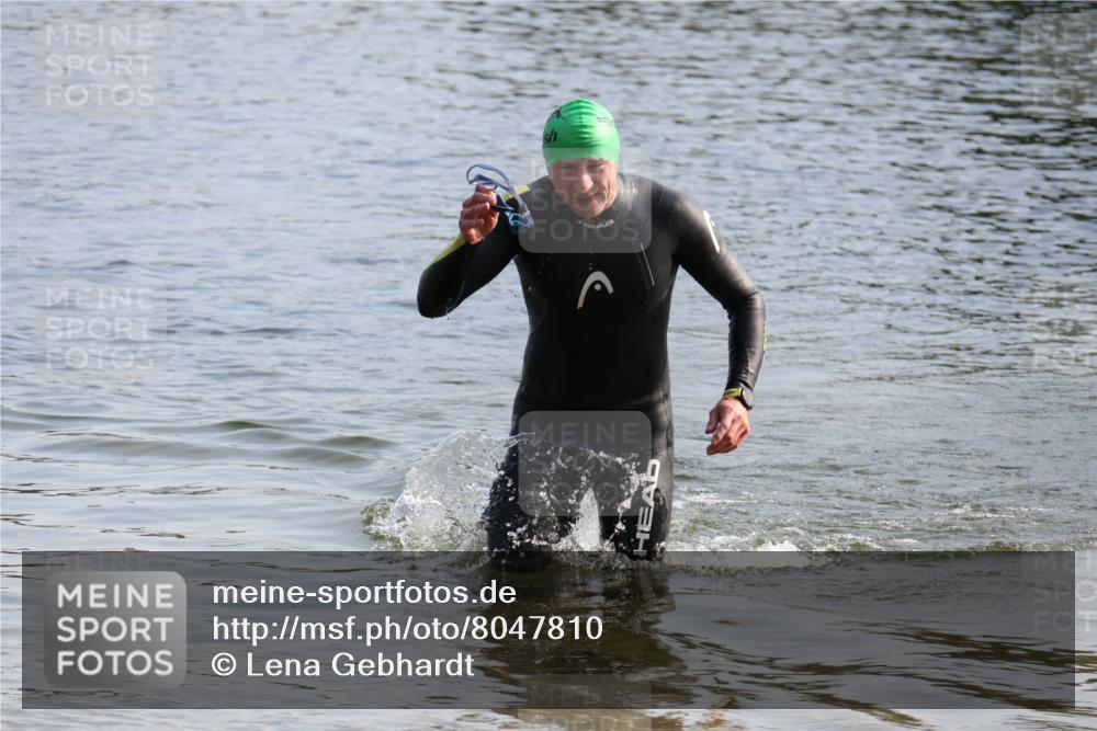 15.06.2025 - 27. Vierlanden-Triathlon Lena Gebhardt http://msf.ph/oto/8047810 15.06.2025 08:53:17 Schwimmen 133, 162, 169 meine-sportfotos.de
