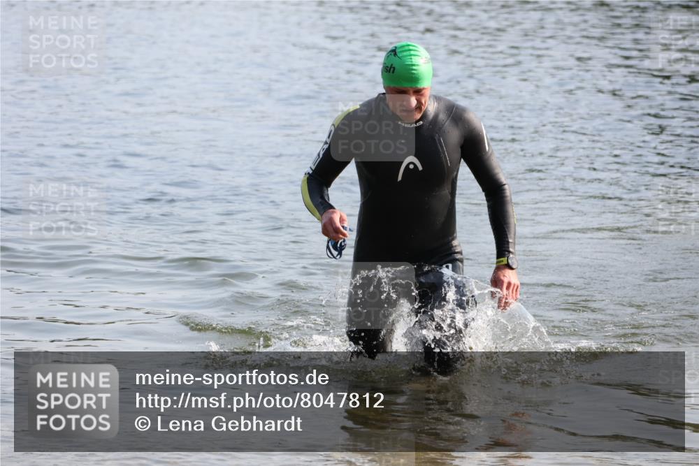 15.06.2025 - 27. Vierlanden-Triathlon Lena Gebhardt http://msf.ph/oto/8047812 15.06.2025 08:53:17 Schwimmen 133, 162, 169 meine-sportfotos.de