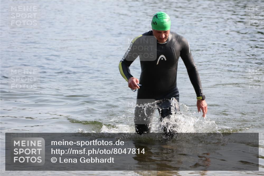 15.06.2025 - 27. Vierlanden-Triathlon Lena Gebhardt http://msf.ph/oto/8047814 15.06.2025 08:53:18 Schwimmen 133, 162, 169 meine-sportfotos.de