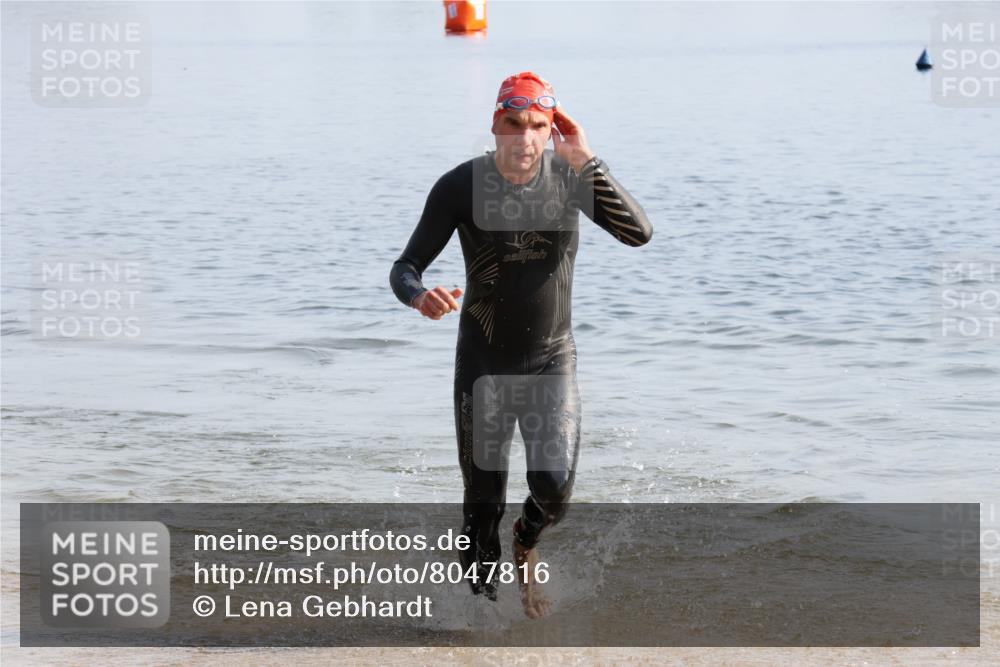 15.06.2025 - 27. Vierlanden-Triathlon Lena Gebhardt http://msf.ph/oto/8047816 15.06.2025 08:53:19 Schwimmen 133, 162, 169 meine-sportfotos.de