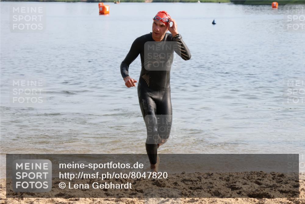 15.06.2025 - 27. Vierlanden-Triathlon Lena Gebhardt http://msf.ph/oto/8047820 15.06.2025 08:53:19 Schwimmen 133, 162, 169 meine-sportfotos.de