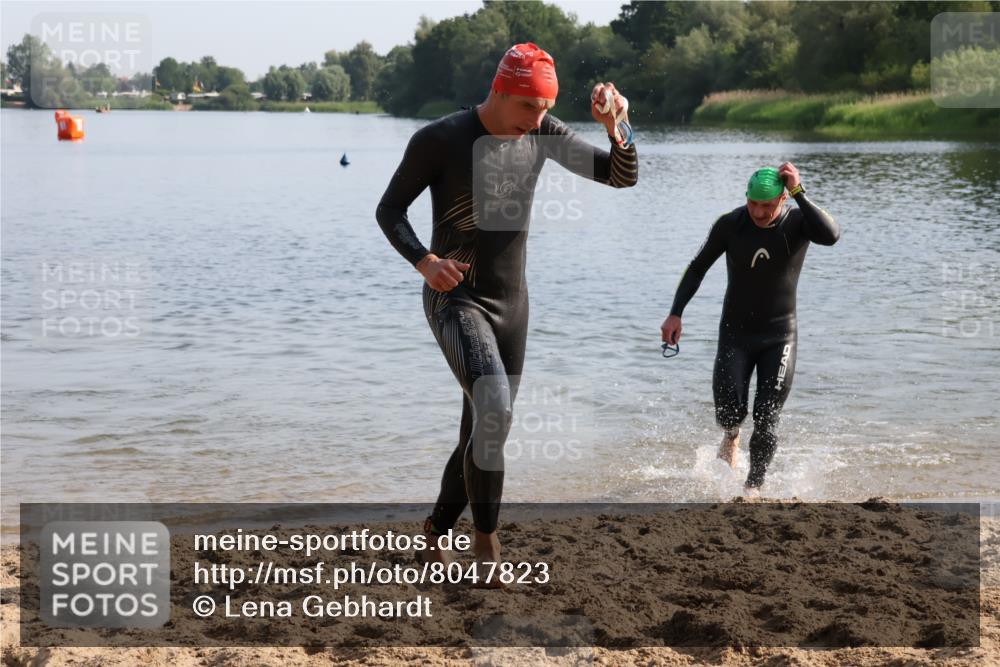 15.06.2025 - 27. Vierlanden-Triathlon Lena Gebhardt http://msf.ph/oto/8047823 15.06.2025 08:53:20 Schwimmen 133, 162, 169 meine-sportfotos.de