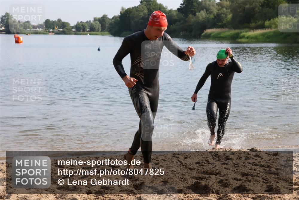 15.06.2025 - 27. Vierlanden-Triathlon Lena Gebhardt http://msf.ph/oto/8047825 15.06.2025 08:53:21 Schwimmen 133, 162, 169 meine-sportfotos.de