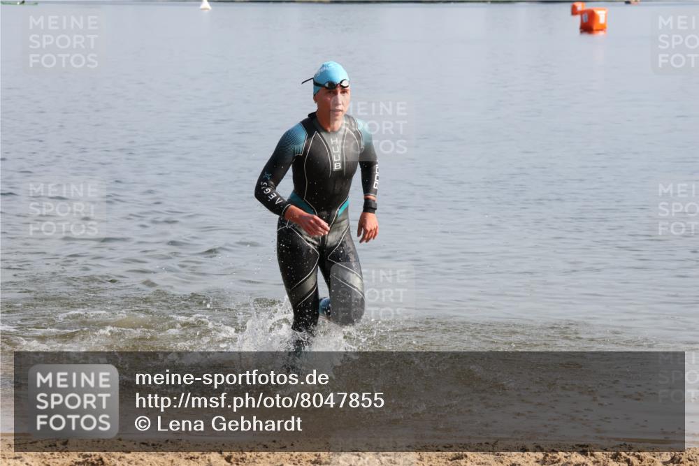 15.06.2025 - 27. Vierlanden-Triathlon Lena Gebhardt http://msf.ph/oto/8047855 15.06.2025 08:53:44 Schwimmen 202 meine-sportfotos.de