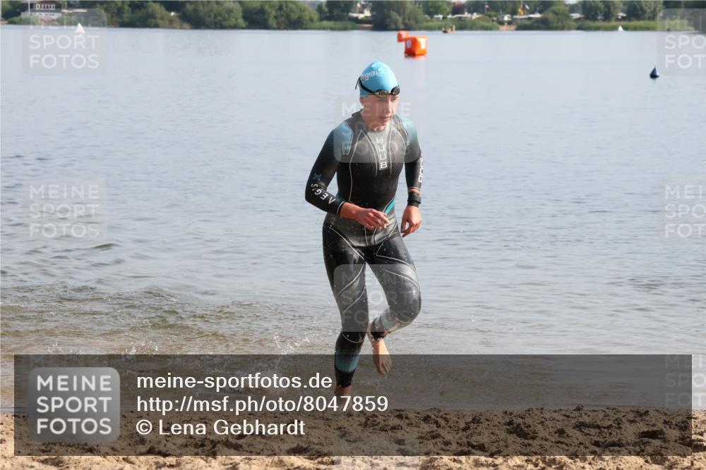 15.06.2025 - 27. Vierlanden-Triathlon Lena Gebhardt http://msf.ph/oto/8047859 15.06.2025 08:53:44 Schwimmen 202 meine-sportfotos.de