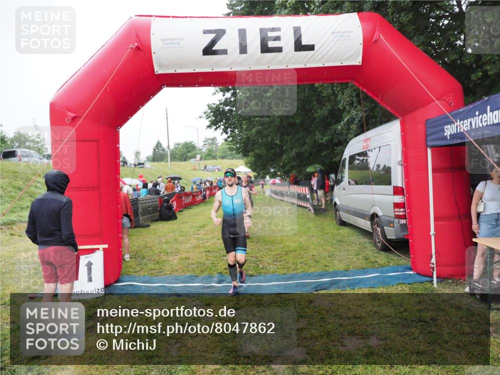 21.06.2025 - 27. Vierlanden-Triathlon MichiJ http://msf.ph/oto/8047862 15.06.2026 14:15:44 Ziel 1172, 1211, 1309 meine-sportfotos.de