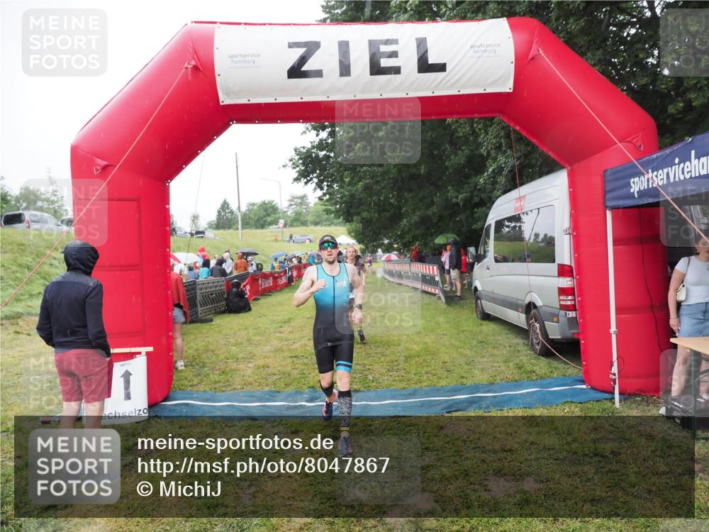 21.06.2025 - 27. Vierlanden-Triathlon MichiJ http://msf.ph/oto/8047867 15.06.2026 14:15:45 Ziel 1172, 1211, 1217, 1293, 1309 meine-sportfotos.de