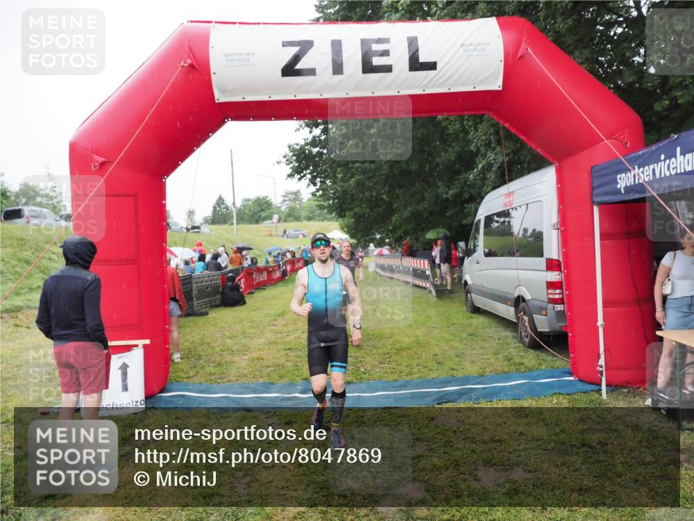 21.06.2025 - 27. Vierlanden-Triathlon MichiJ http://msf.ph/oto/8047869 15.06.2026 14:15:45 Ziel 1172, 1211, 1217, 1293, 1309 meine-sportfotos.de