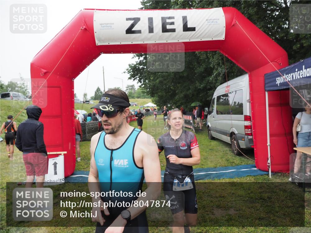 21.06.2025 - 27. Vierlanden-Triathlon MichiJ http://msf.ph/oto/8047874 15.06.2026 14:15:47 Ziel 1172, 1211, 1217, 1293, 1309 meine-sportfotos.de