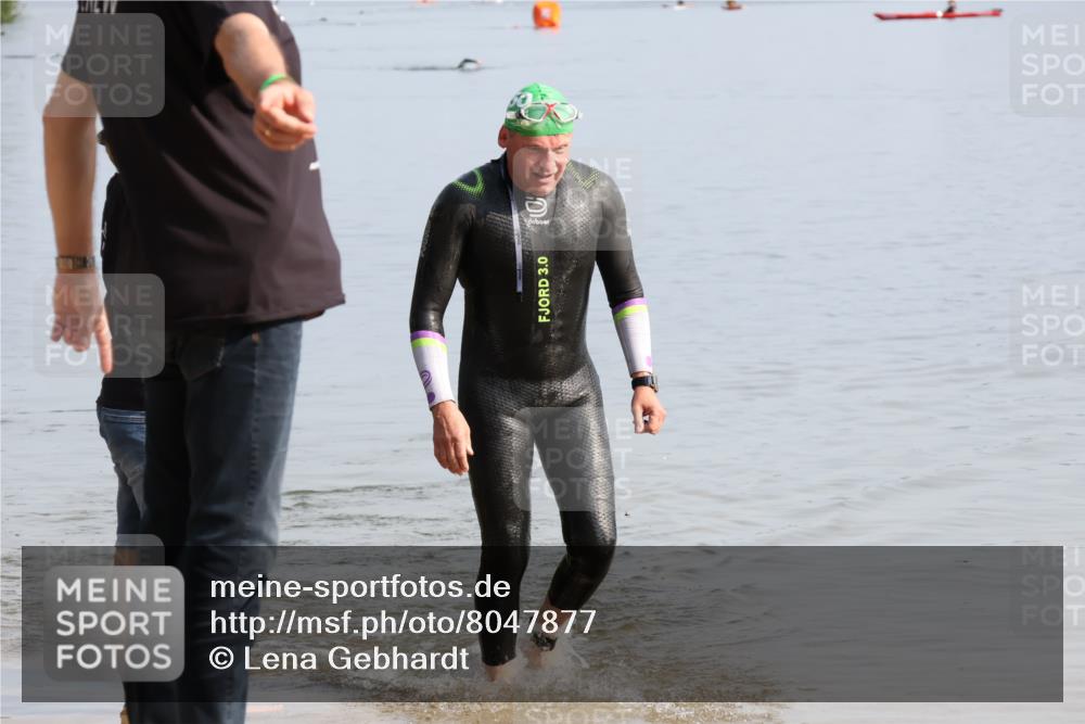 15.06.2025 - 27. Vierlanden-Triathlon Lena Gebhardt http://msf.ph/oto/8047877 15.06.2025 08:54:44 Schwimmen 108 meine-sportfotos.de