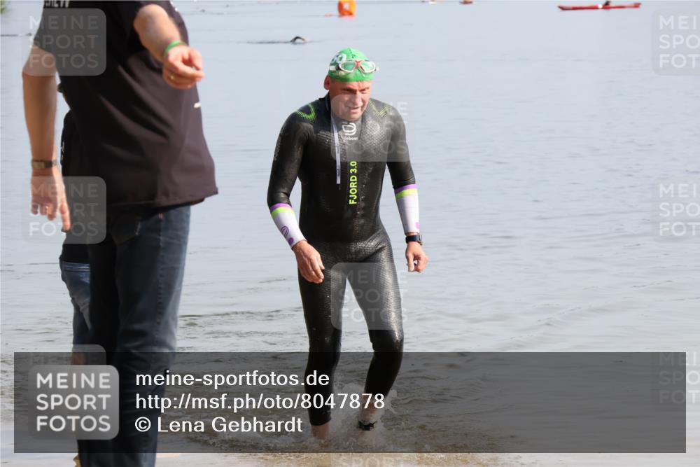 15.06.2025 - 27. Vierlanden-Triathlon Lena Gebhardt http://msf.ph/oto/8047878 15.06.2025 08:54:44 Schwimmen 108 meine-sportfotos.de