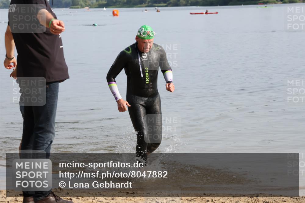 15.06.2025 - 27. Vierlanden-Triathlon Lena Gebhardt http://msf.ph/oto/8047882 15.06.2025 08:54:45 Schwimmen 108 meine-sportfotos.de