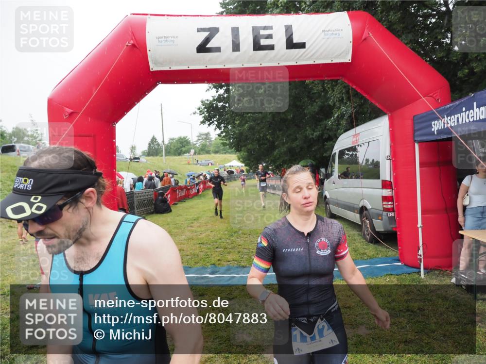 21.06.2025 - 27. Vierlanden-Triathlon MichiJ http://msf.ph/oto/8047883 15.06.2026 14:15:47 Ziel 1172, 1211, 1217, 1293, 1309 meine-sportfotos.de