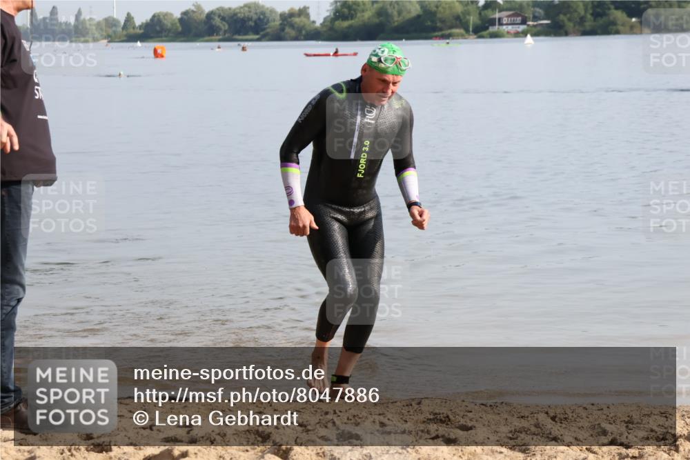 15.06.2025 - 27. Vierlanden-Triathlon Lena Gebhardt http://msf.ph/oto/8047886 15.06.2025 08:54:46 Schwimmen 108 meine-sportfotos.de