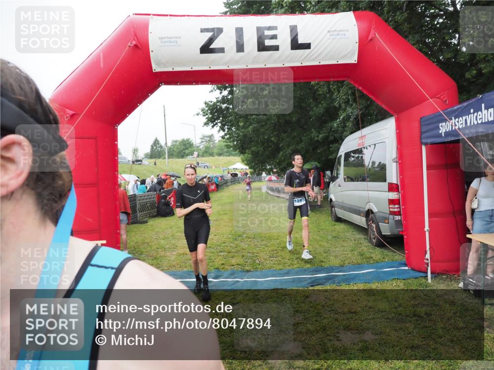 21.06.2025 - 27. Vierlanden-Triathlon MichiJ http://msf.ph/oto/8047894 15.06.2026 14:15:49 Ziel 1172, 1217, 1293, 1309 meine-sportfotos.de