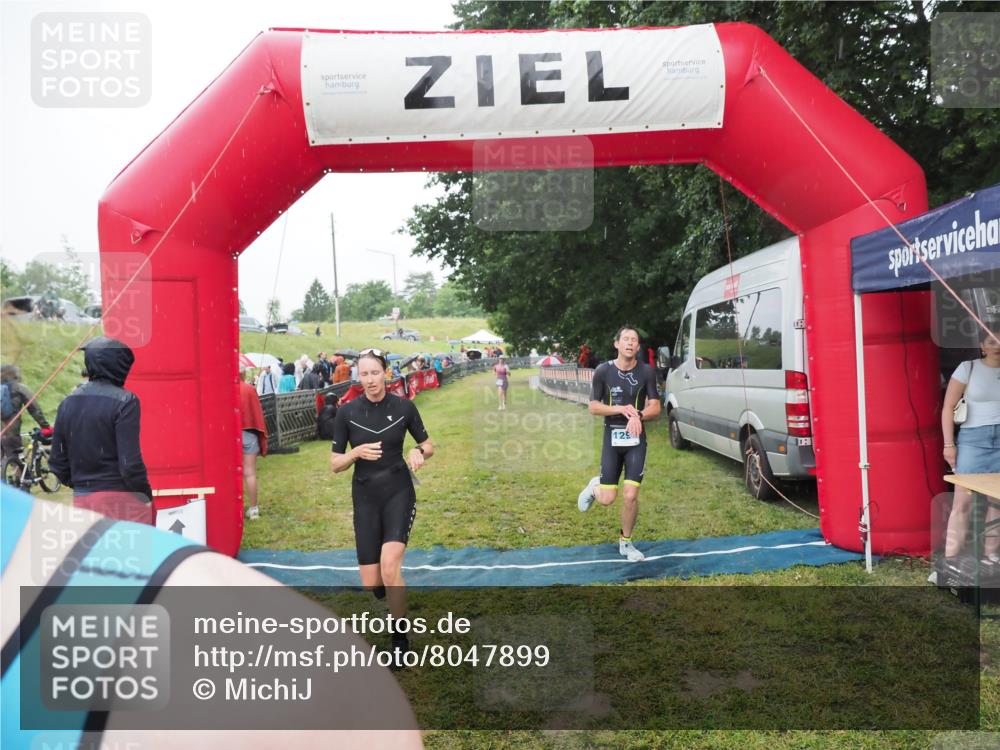 21.06.2025 - 27. Vierlanden-Triathlon MichiJ http://msf.ph/oto/8047899 15.06.2026 14:15:50 Ziel 1172, 1210, 1217, 1293, 1309 meine-sportfotos.de