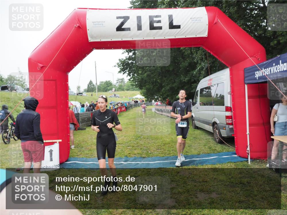 21.06.2025 - 27. Vierlanden-Triathlon MichiJ http://msf.ph/oto/8047901 15.06.2026 14:15:50 Ziel 1172, 1210, 1217, 1293, 1309 meine-sportfotos.de