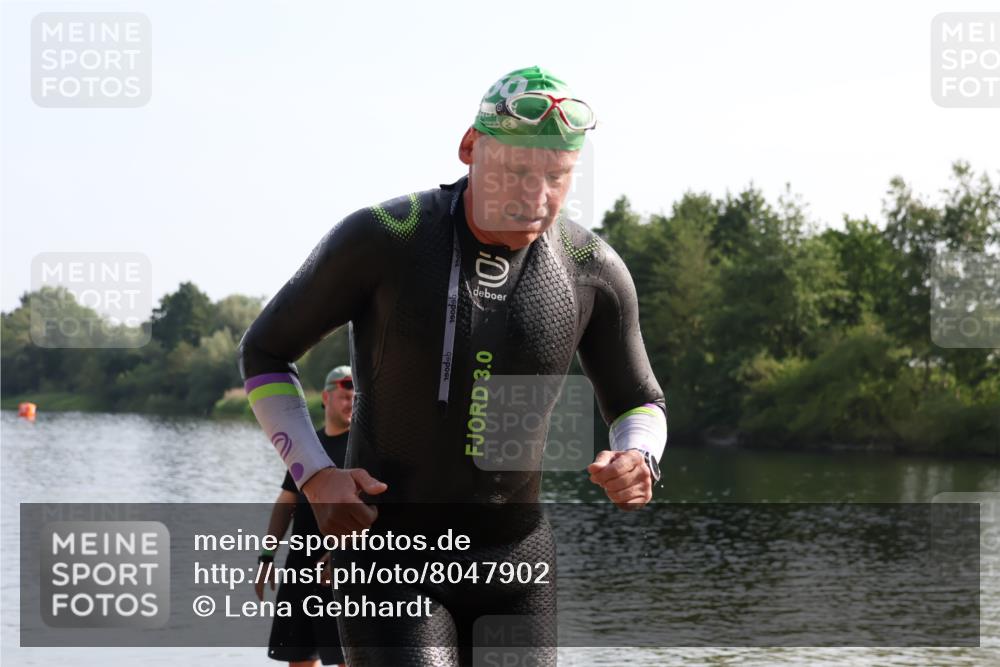 15.06.2025 - 27. Vierlanden-Triathlon Lena Gebhardt http://msf.ph/oto/8047902 15.06.2025 08:54:51 Schwimmen 108 meine-sportfotos.de