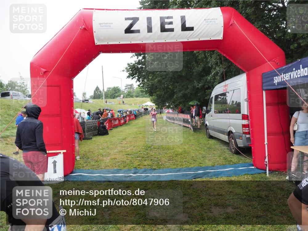 21.06.2025 - 27. Vierlanden-Triathlon MichiJ http://msf.ph/oto/8047906 15.06.2026 14:15:51 Ziel 1172, 1210, 1217, 1293, 1309 meine-sportfotos.de