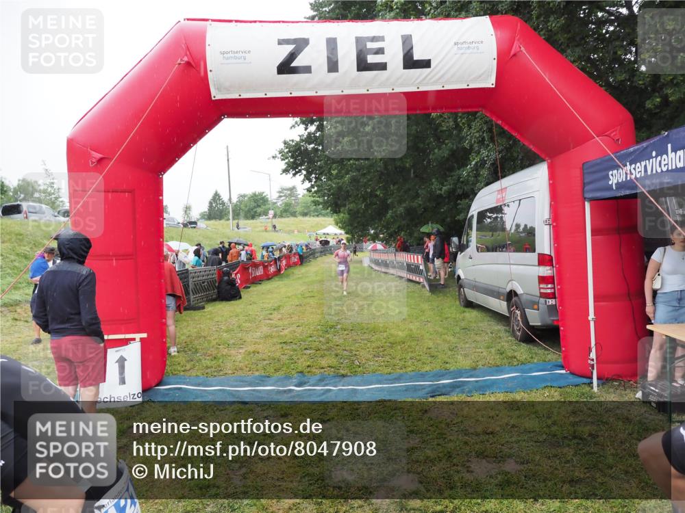 21.06.2025 - 27. Vierlanden-Triathlon MichiJ http://msf.ph/oto/8047908 15.06.2026 14:15:51 Ziel 1172, 1210, 1217, 1293, 1309 meine-sportfotos.de