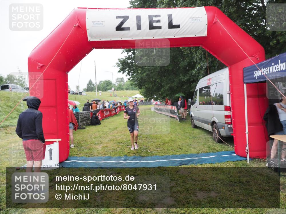 21.06.2025 - 27. Vierlanden-Triathlon MichiJ http://msf.ph/oto/8047931 15.06.2026 14:16:02 Ziel 1173, 1277 meine-sportfotos.de