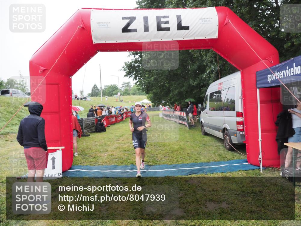 21.06.2025 - 27. Vierlanden-Triathlon MichiJ http://msf.ph/oto/8047939 15.06.2026 14:16:03 Ziel 1173, 1277 meine-sportfotos.de
