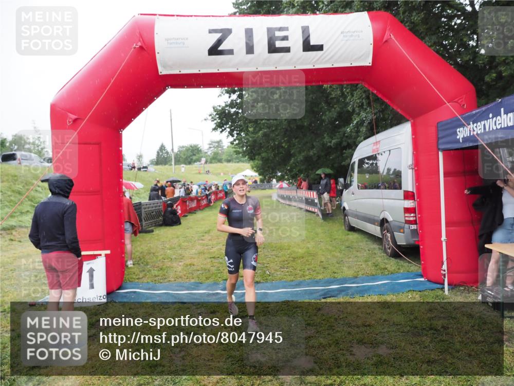 21.06.2025 - 27. Vierlanden-Triathlon MichiJ http://msf.ph/oto/8047945 15.06.2026 14:16:03 Ziel 1173, 1277 meine-sportfotos.de