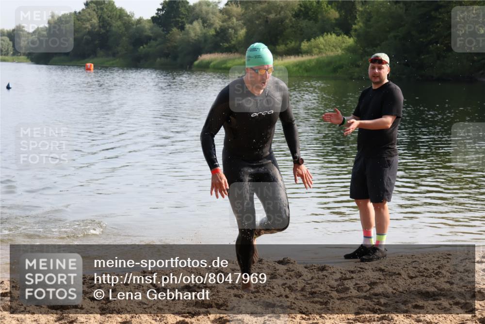 15.06.2025 - 27. Vierlanden-Triathlon Lena Gebhardt http://msf.ph/oto/8047969 15.06.2025 08:56:16 Schwimmen 239 meine-sportfotos.de