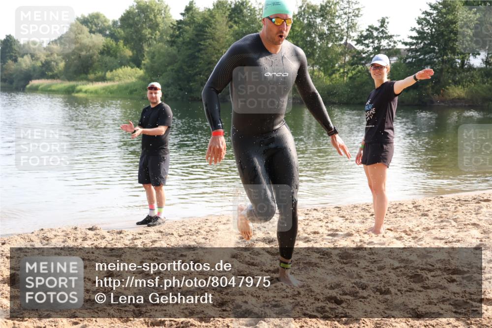 15.06.2025 - 27. Vierlanden-Triathlon Lena Gebhardt http://msf.ph/oto/8047975 15.06.2025 08:56:17 Schwimmen 239 meine-sportfotos.de