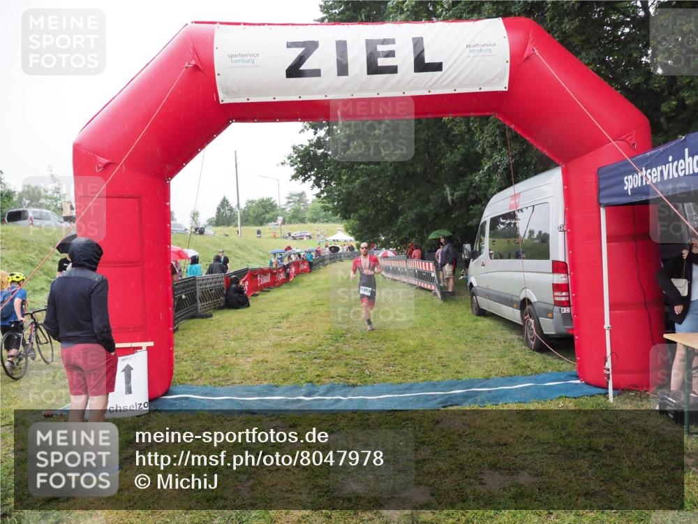 21.06.2025 - 27. Vierlanden-Triathlon MichiJ http://msf.ph/oto/8047978 15.06.2026 14:16:18 Ziel 1253 meine-sportfotos.de