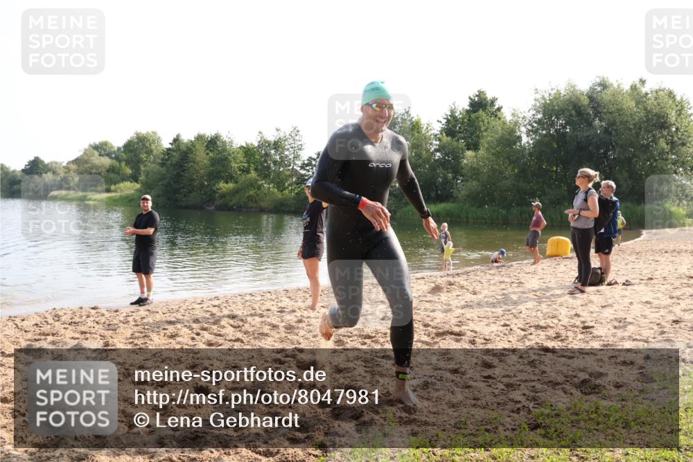 15.06.2025 - 27. Vierlanden-Triathlon Lena Gebhardt http://msf.ph/oto/8047981 15.06.2025 08:56:17 Schwimmen 239 meine-sportfotos.de