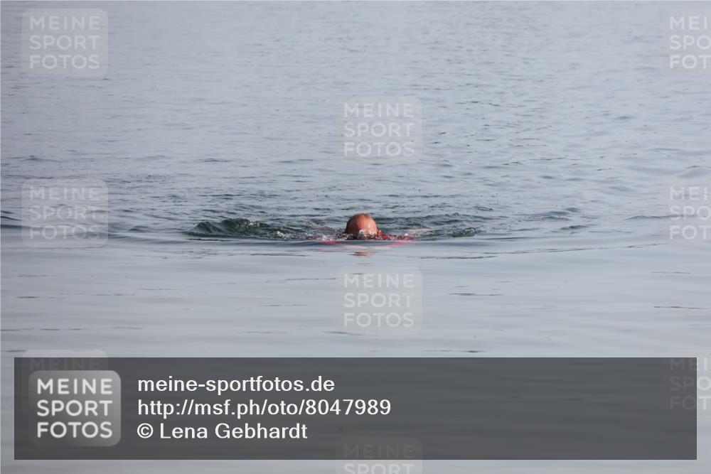 15.06.2025 - 27. Vierlanden-Triathlon Lena Gebhardt http://msf.ph/oto/8047989 15.06.2025 08:57:59 Schwimmen 157 meine-sportfotos.de