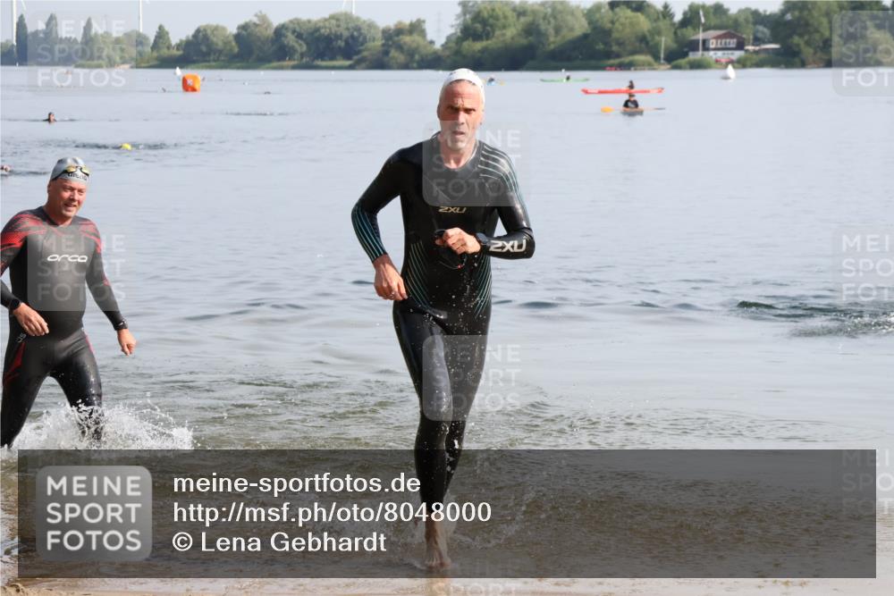 15.06.2025 - 27. Vierlanden-Triathlon Lena Gebhardt http://msf.ph/oto/8048000 15.06.2025 08:58:03 Schwimmen 151, 157 meine-sportfotos.de
