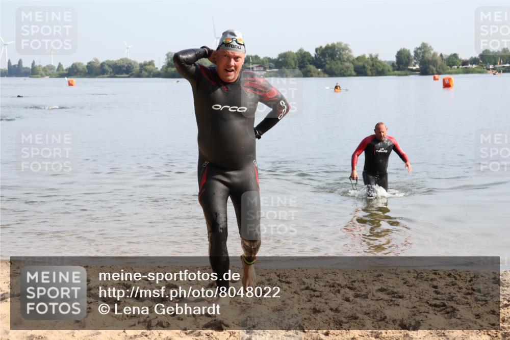 15.06.2025 - 27. Vierlanden-Triathlon Lena Gebhardt http://msf.ph/oto/8048022 15.06.2025 08:58:09 Schwimmen 151, 157, 232 meine-sportfotos.de