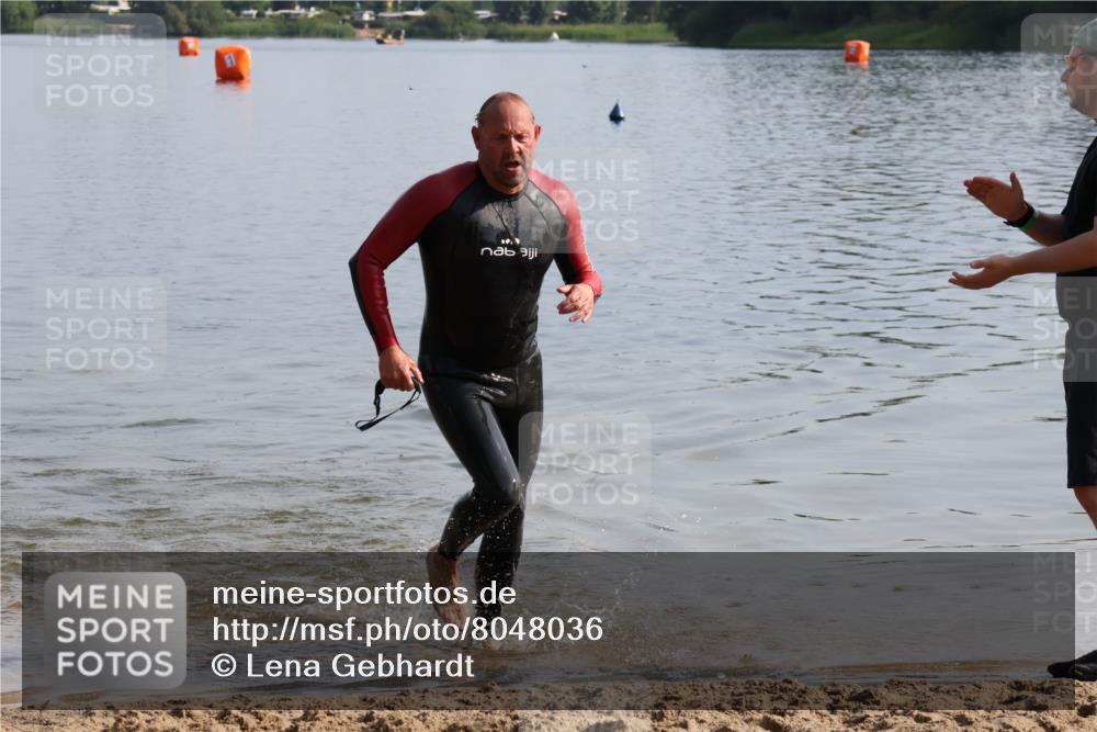 15.06.2025 - 27. Vierlanden-Triathlon Lena Gebhardt http://msf.ph/oto/8048036 15.06.2025 08:58:13 Schwimmen 151, 157, 232 meine-sportfotos.de
