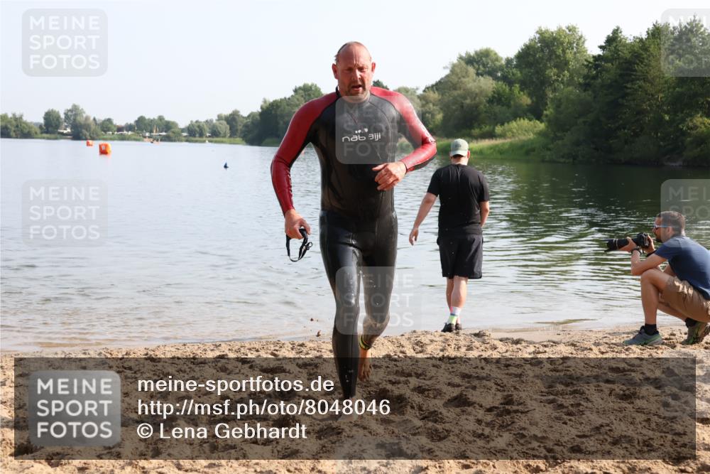15.06.2025 - 27. Vierlanden-Triathlon Lena Gebhardt http://msf.ph/oto/8048046 15.06.2025 08:58:16 Schwimmen 151, 232 meine-sportfotos.de