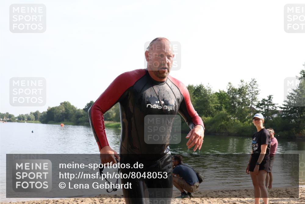 15.06.2025 - 27. Vierlanden-Triathlon Lena Gebhardt http://msf.ph/oto/8048053 15.06.2025 08:58:17 Schwimmen 151, 232 meine-sportfotos.de