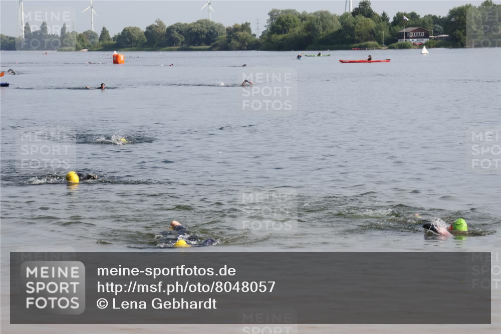 15.06.2025 - 27. Vierlanden-Triathlon Lena Gebhardt http://msf.ph/oto/8048057 15.06.2025 08:58:41 Schwimmen 236 meine-sportfotos.de