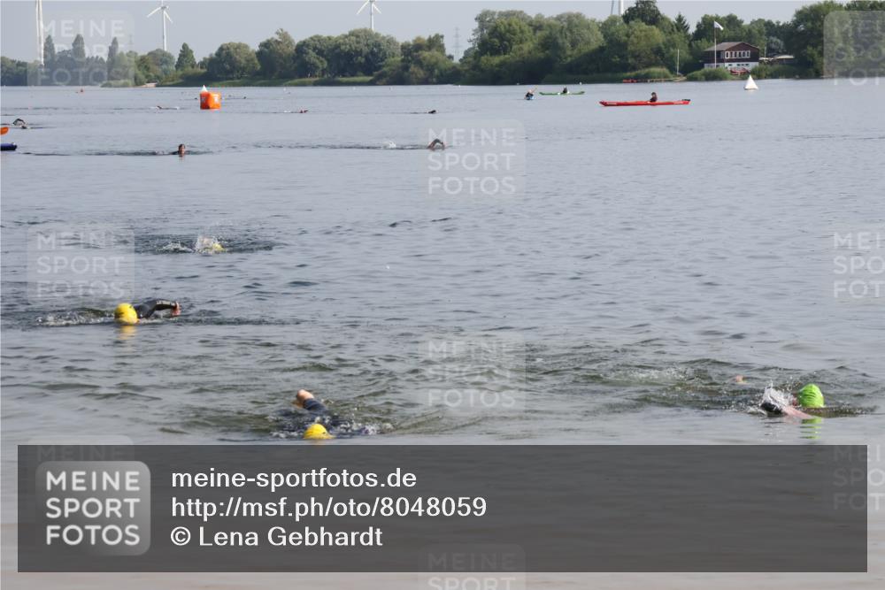 15.06.2025 - 27. Vierlanden-Triathlon Lena Gebhardt http://msf.ph/oto/8048059 15.06.2025 08:58:41 Schwimmen 236 meine-sportfotos.de
