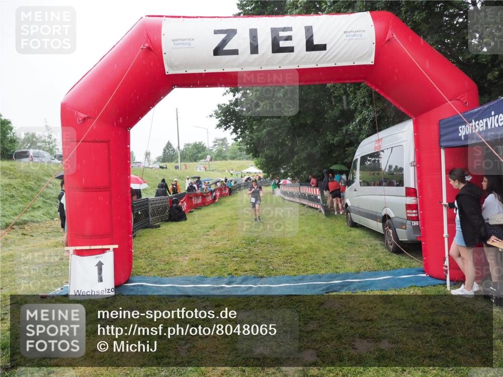 21.06.2025 - 27. Vierlanden-Triathlon MichiJ http://msf.ph/oto/8048065 15.06.2026 14:17:43 Ziel 1169 meine-sportfotos.de