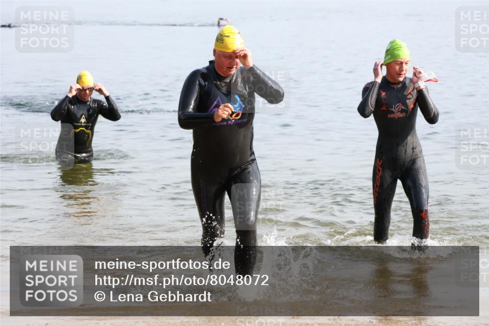 15.06.2025 - 27. Vierlanden-Triathlon Lena Gebhardt http://msf.ph/oto/8048072 15.06.2025 08:58:47 Schwimmen 208, 236 meine-sportfotos.de