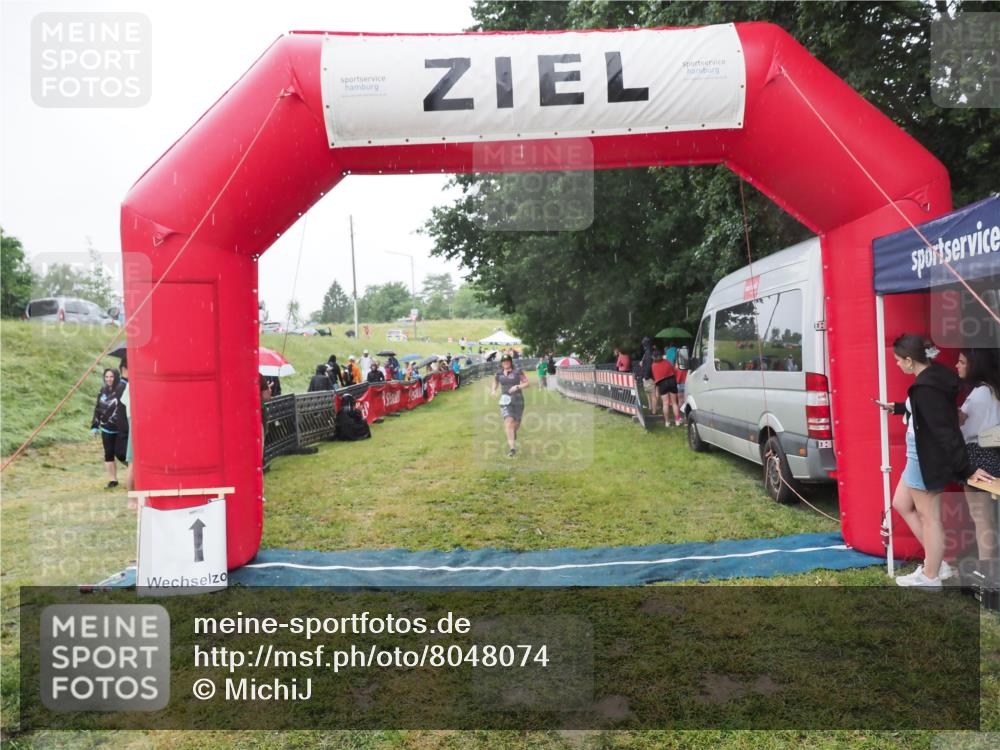 21.06.2025 - 27. Vierlanden-Triathlon MichiJ http://msf.ph/oto/8048074 15.06.2026 14:17:44 Ziel 1169 meine-sportfotos.de