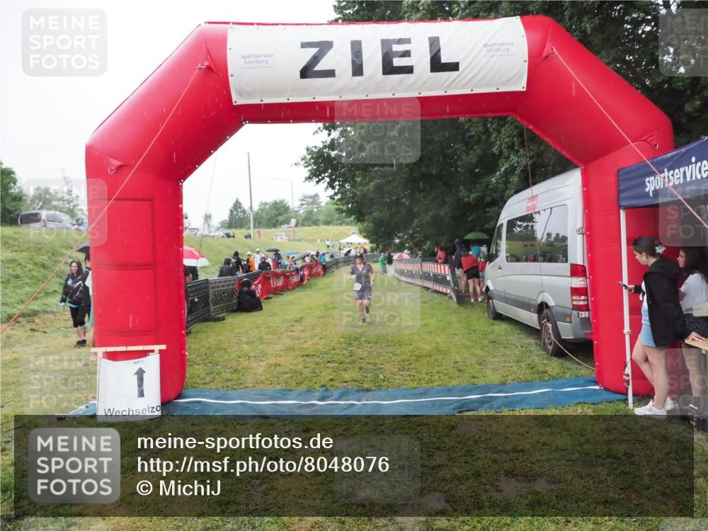 21.06.2025 - 27. Vierlanden-Triathlon MichiJ http://msf.ph/oto/8048076 15.06.2026 14:17:44 Ziel 1169 meine-sportfotos.de