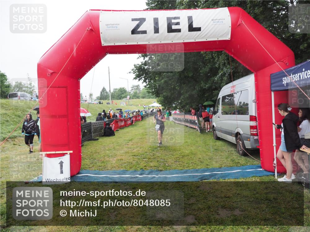 21.06.2025 - 27. Vierlanden-Triathlon MichiJ http://msf.ph/oto/8048085 15.06.2026 14:17:44 Ziel 1169 meine-sportfotos.de