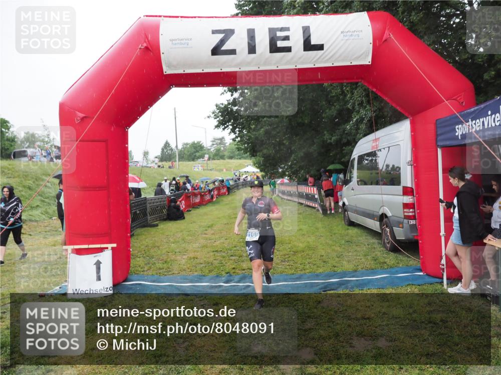 21.06.2025 - 27. Vierlanden-Triathlon MichiJ http://msf.ph/oto/8048091 15.06.2026 14:17:46 Ziel 1169 meine-sportfotos.de