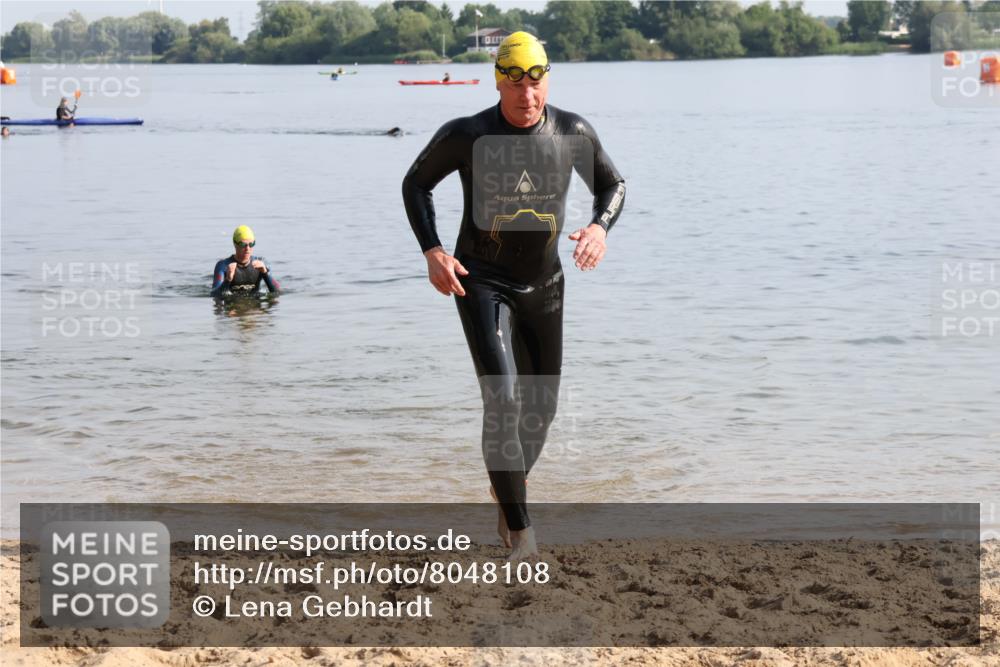 15.06.2025 - 27. Vierlanden-Triathlon Lena Gebhardt http://msf.ph/oto/8048108 15.06.2025 08:58:57 Schwimmen 208, 235, 236 meine-sportfotos.de