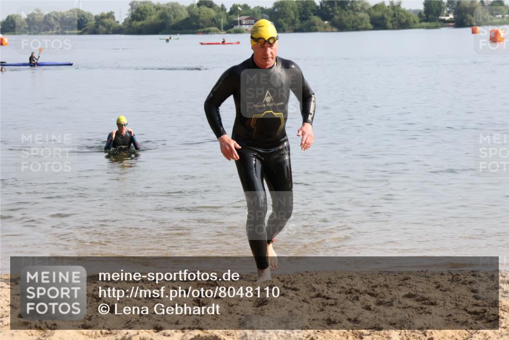 15.06.2025 - 27. Vierlanden-Triathlon Lena Gebhardt http://msf.ph/oto/8048110 15.06.2025 08:58:57 Schwimmen 208, 235, 236 meine-sportfotos.de