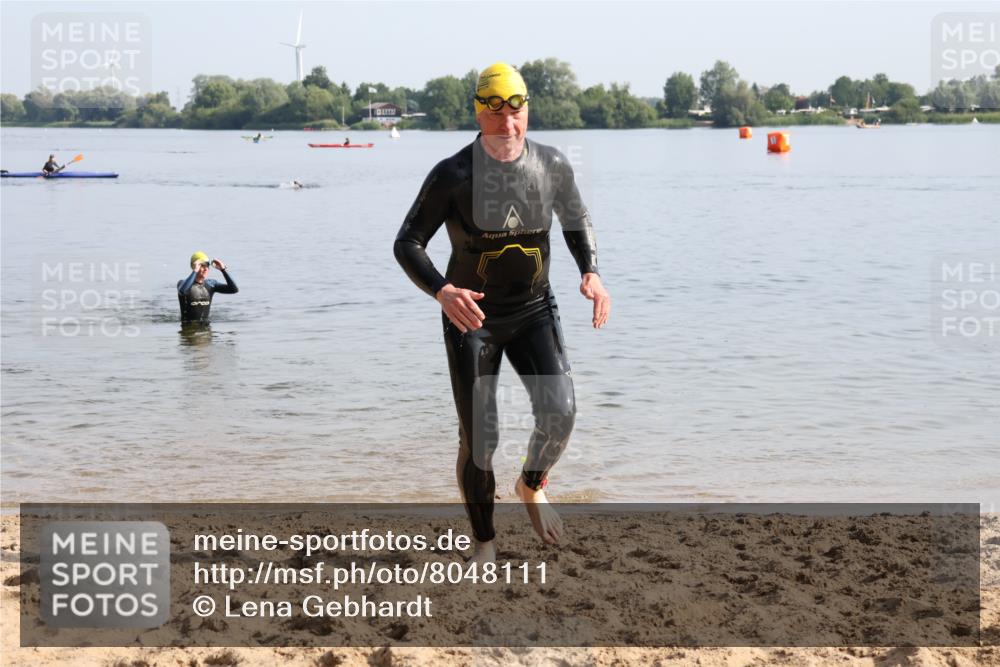 15.06.2025 - 27. Vierlanden-Triathlon Lena Gebhardt http://msf.ph/oto/8048111 15.06.2025 08:58:58 Schwimmen 208, 227, 235, 236 meine-sportfotos.de